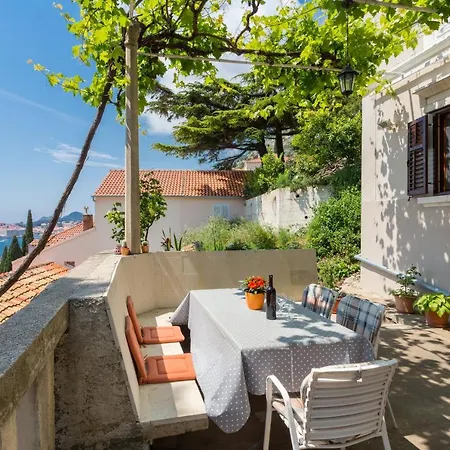 Perovic Apartment *